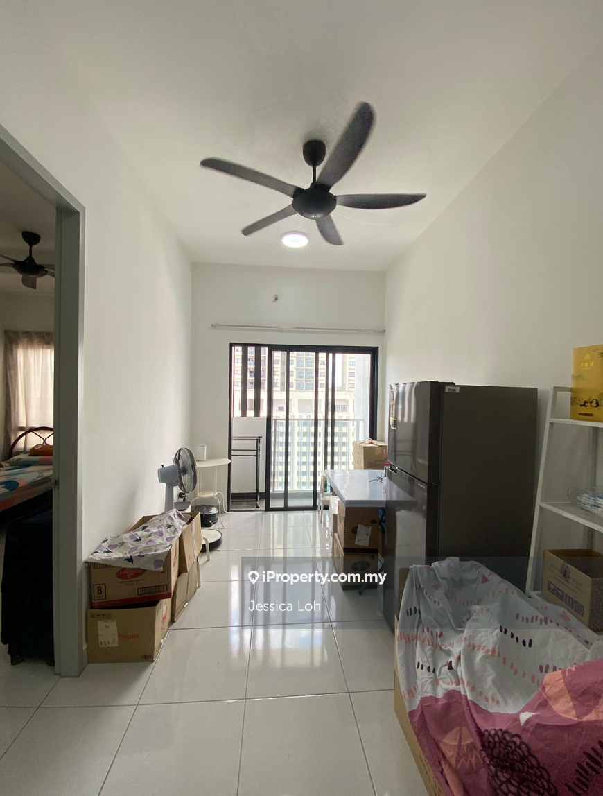 Walking distance to eateries area and lotuss hypermarket