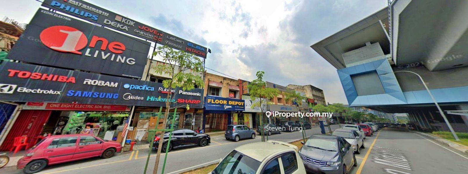 Facing main road! The lease has just been renewed to 99 years.