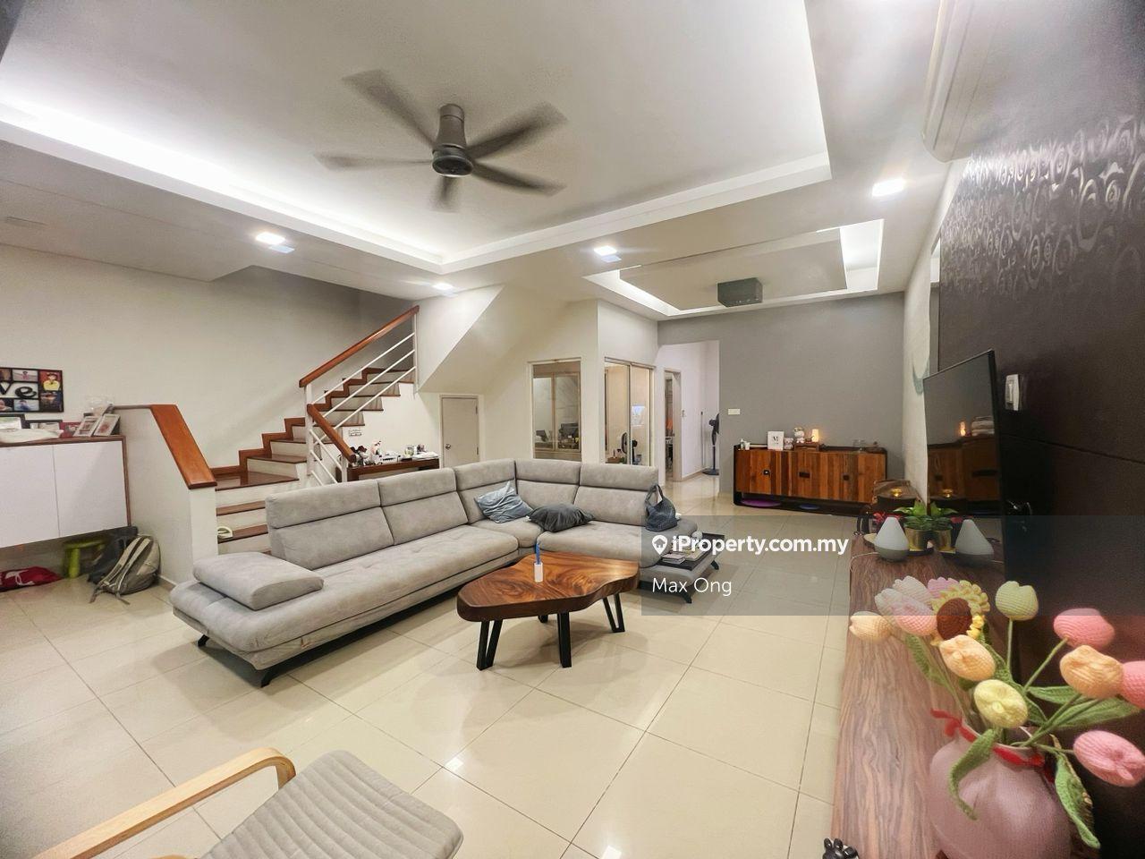 Excellent location , 2 Storey Freehold For Sale