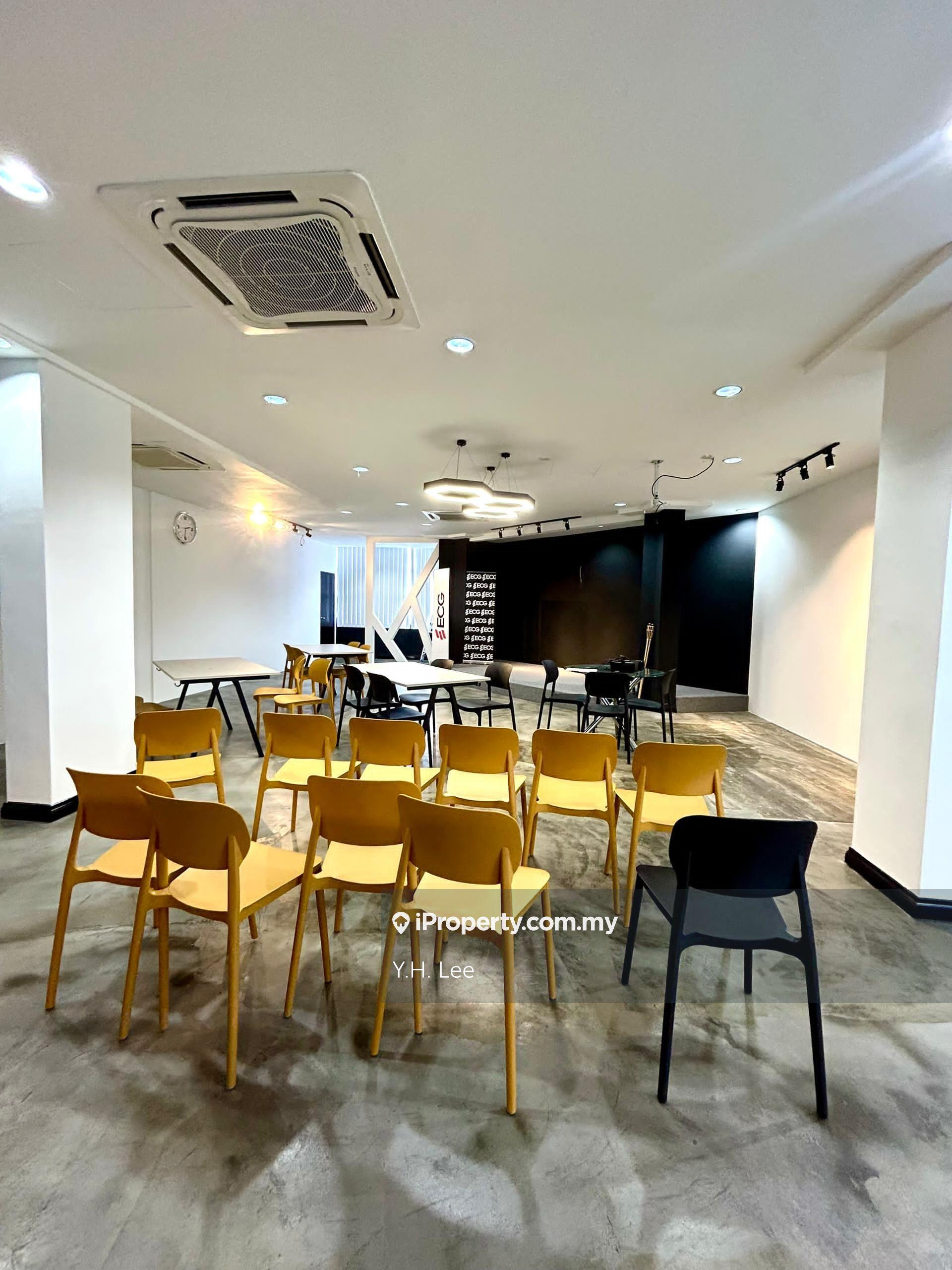 Lotus Ampang Facing MRR2 ROI: 5.8% - 5 Corner Story Shop Lot For Sale