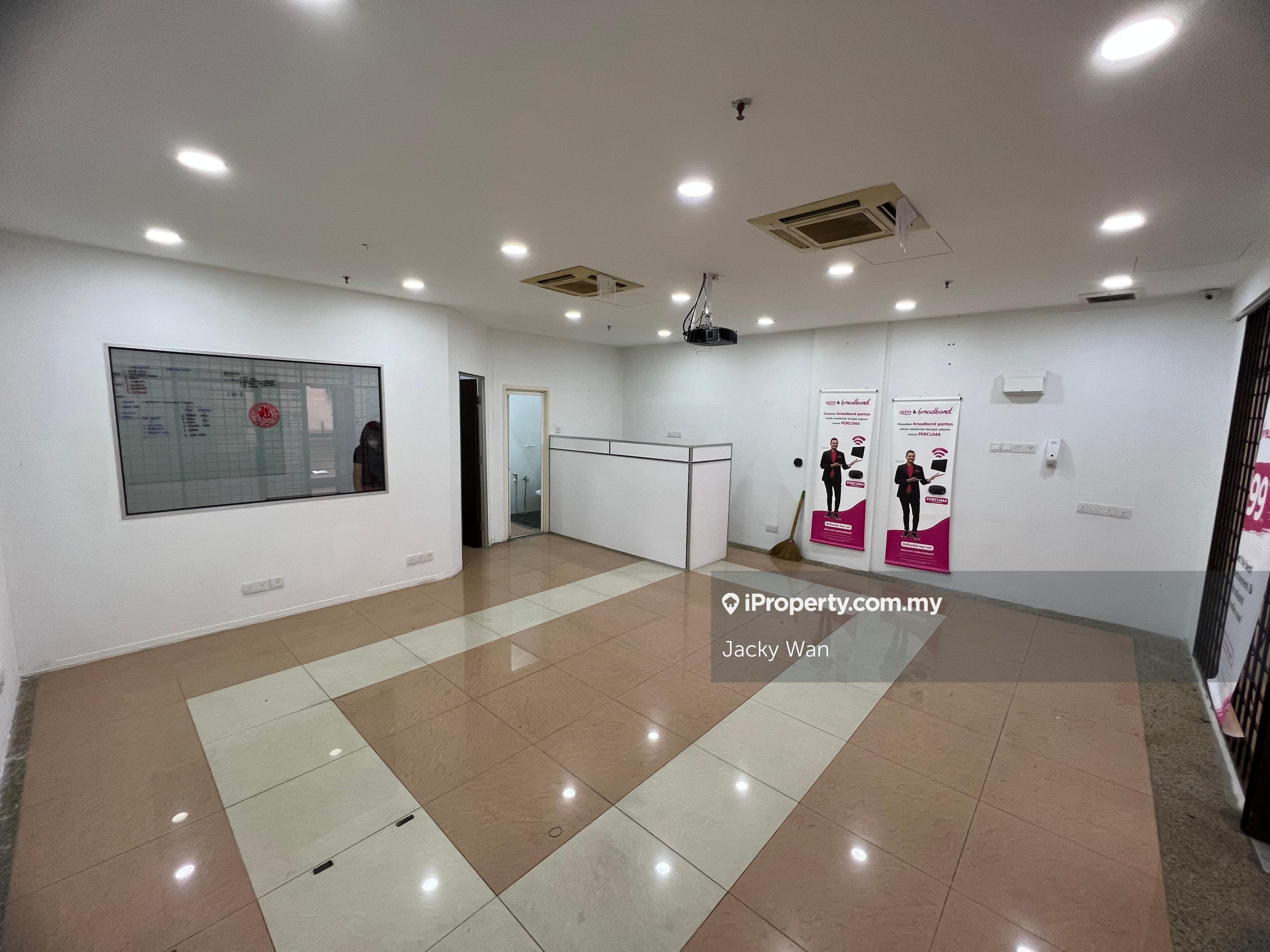 Lift Strata Office 