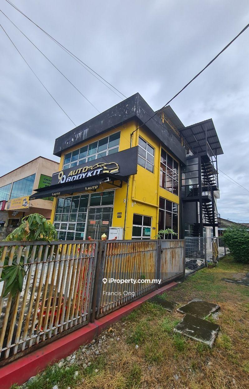 3 storey shop @Sg Chua facing main road for sale