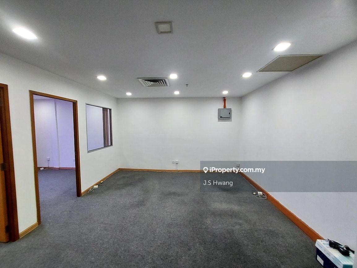 Prime location office for rent