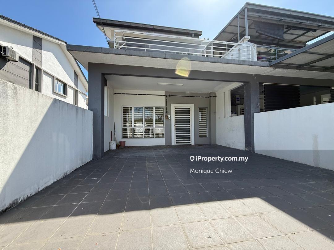 Facing empty, endlot, good condition for sale
