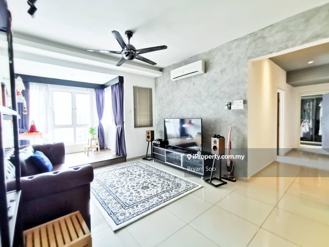Nice unit and good condition. fully renovated
