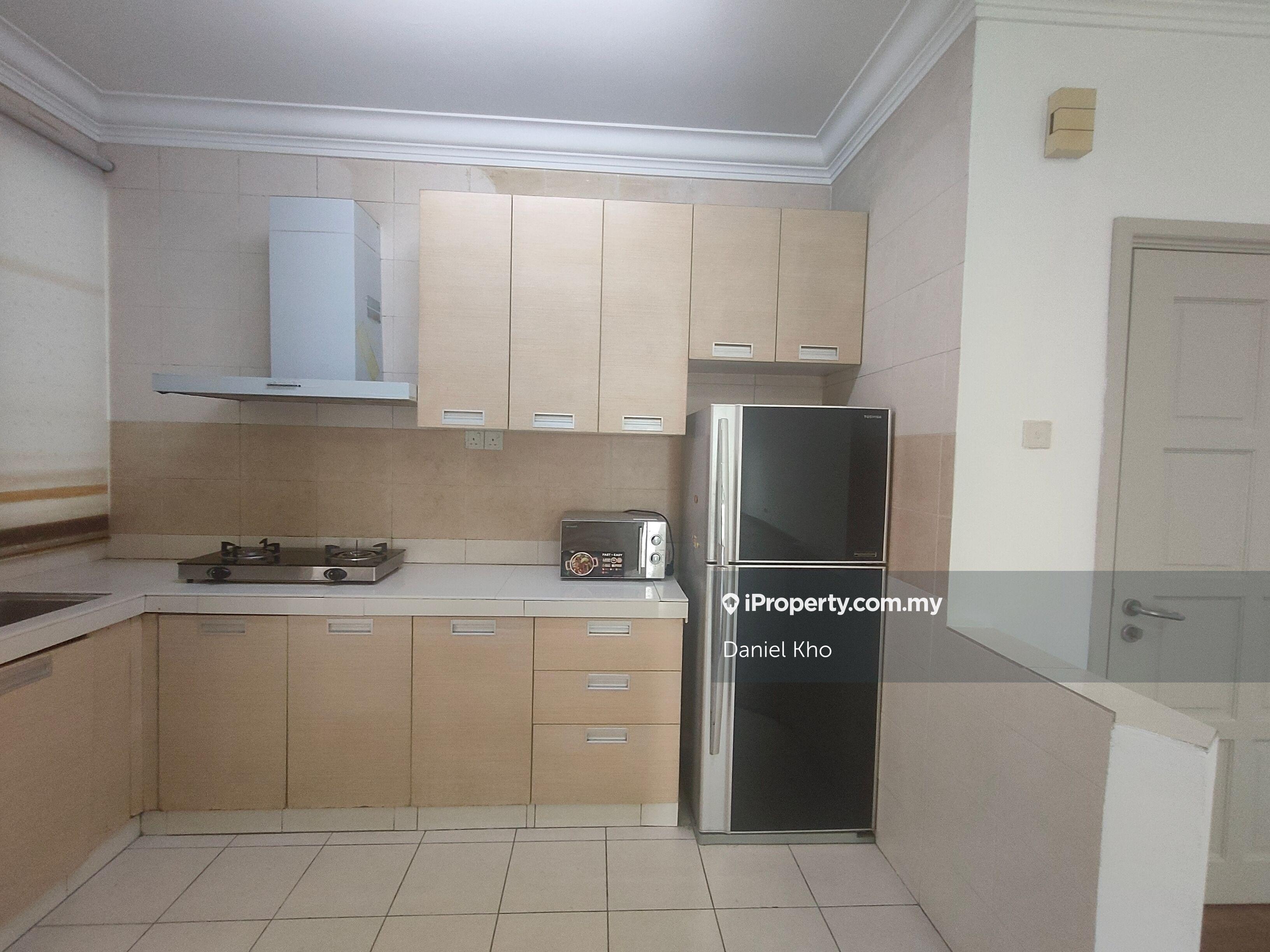 Renovated facing nice view house near by Empire Subang 