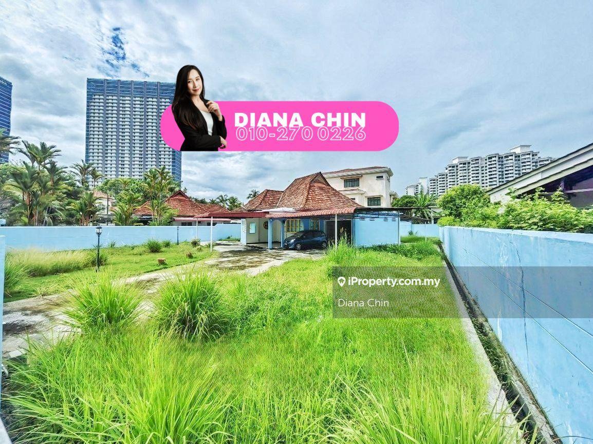 Spacious Land Area for Rebuild Unit