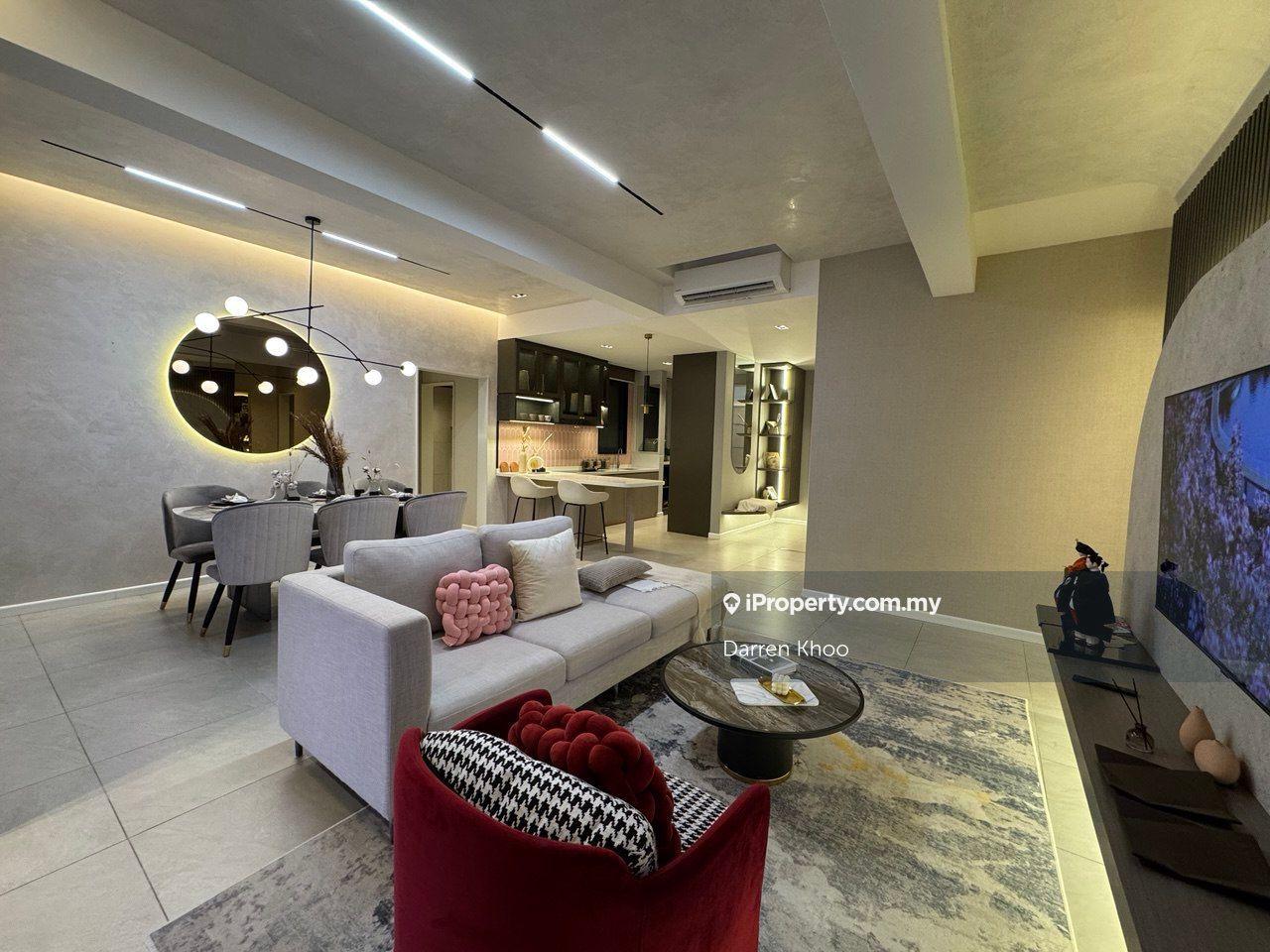 Freehold Family Size Layouts Partly Furnished in Subang!