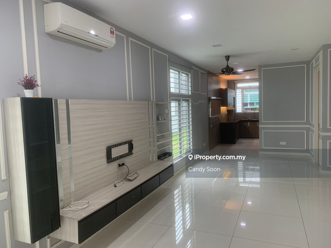 2 storey Endlot house in Bandar Putra Permai Seri Kembangan