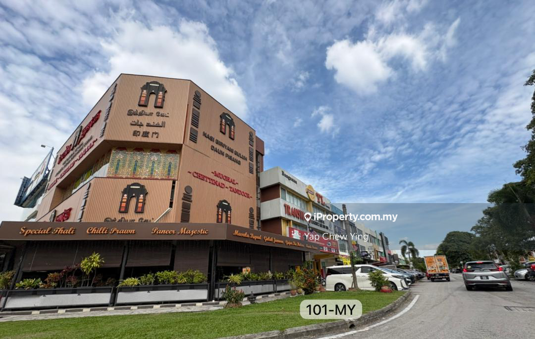 Hot Area! Face Mainroad! Bandar Botanic Ground Floor Shoplot 22x85