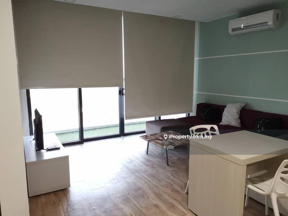 Well kept good condition high floor ready unit viewing anytime