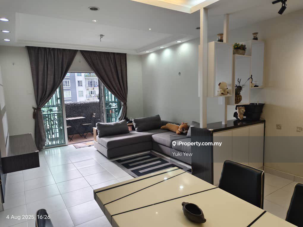 M tiara @ Larkin Idaman 