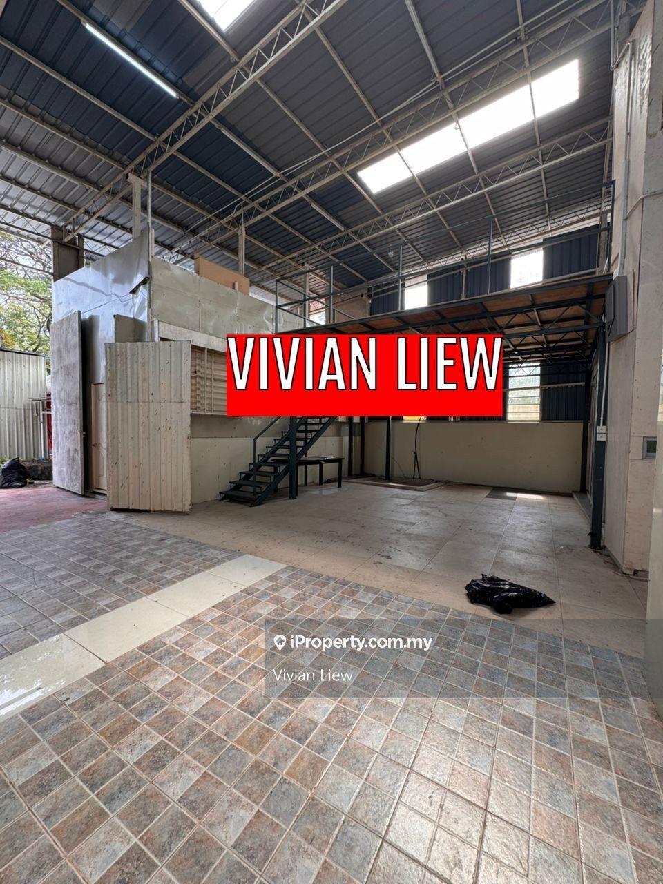 High Ceiling warehouse Shop for Rent 2800sf v Car Poarch 