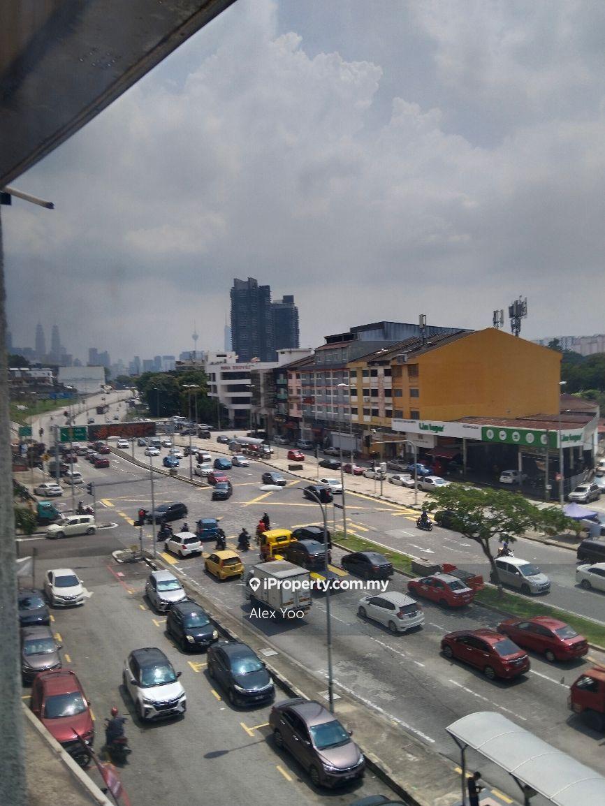 Diamond Square facing main road 1850sqft