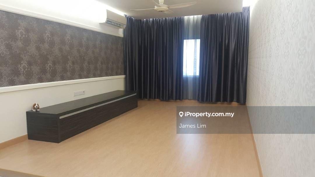 Corner unit with 2 car parks