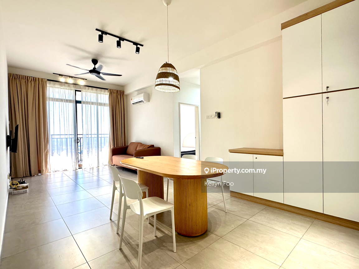 Freehold condominium located in Strategic location