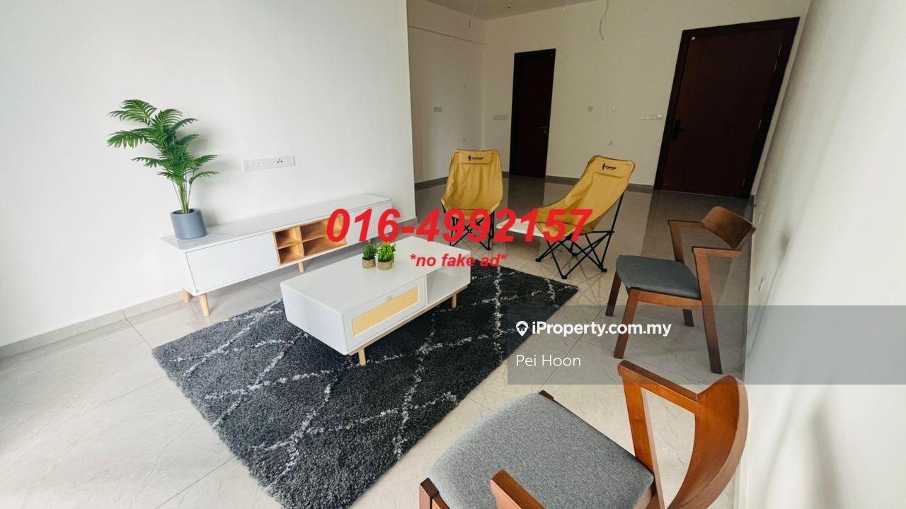 Swimming pool & golf club view. Brand new unit.