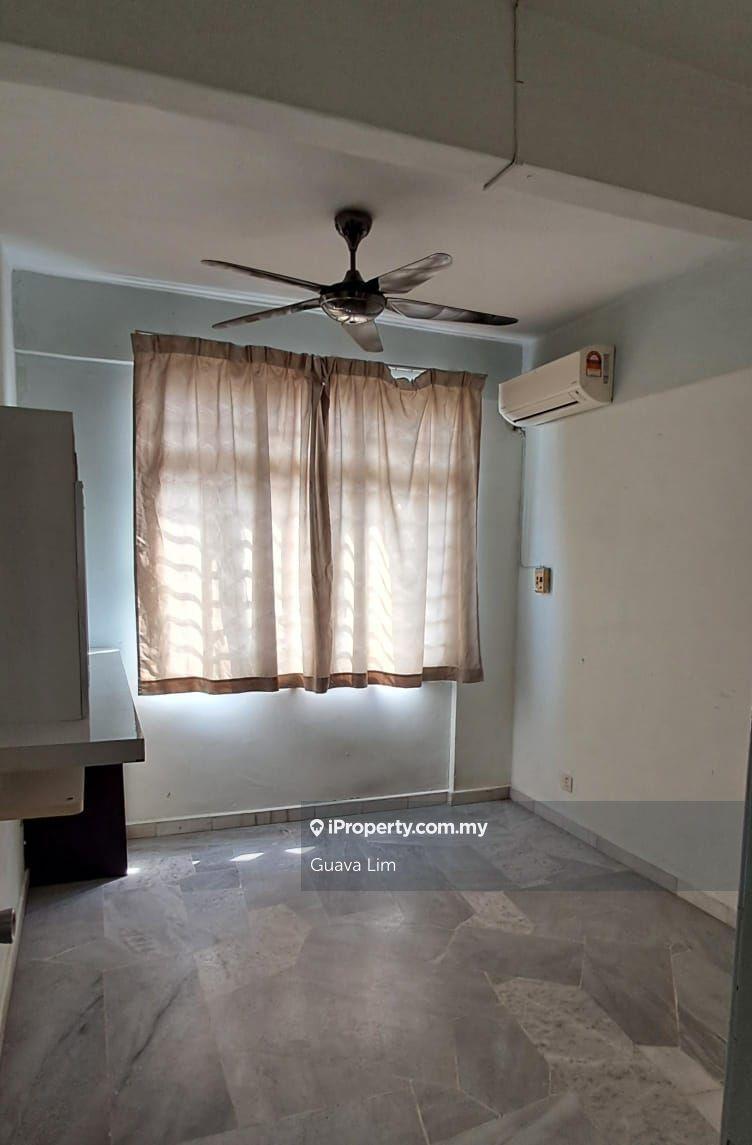 Court 9 3r2b1cp unit for rent!