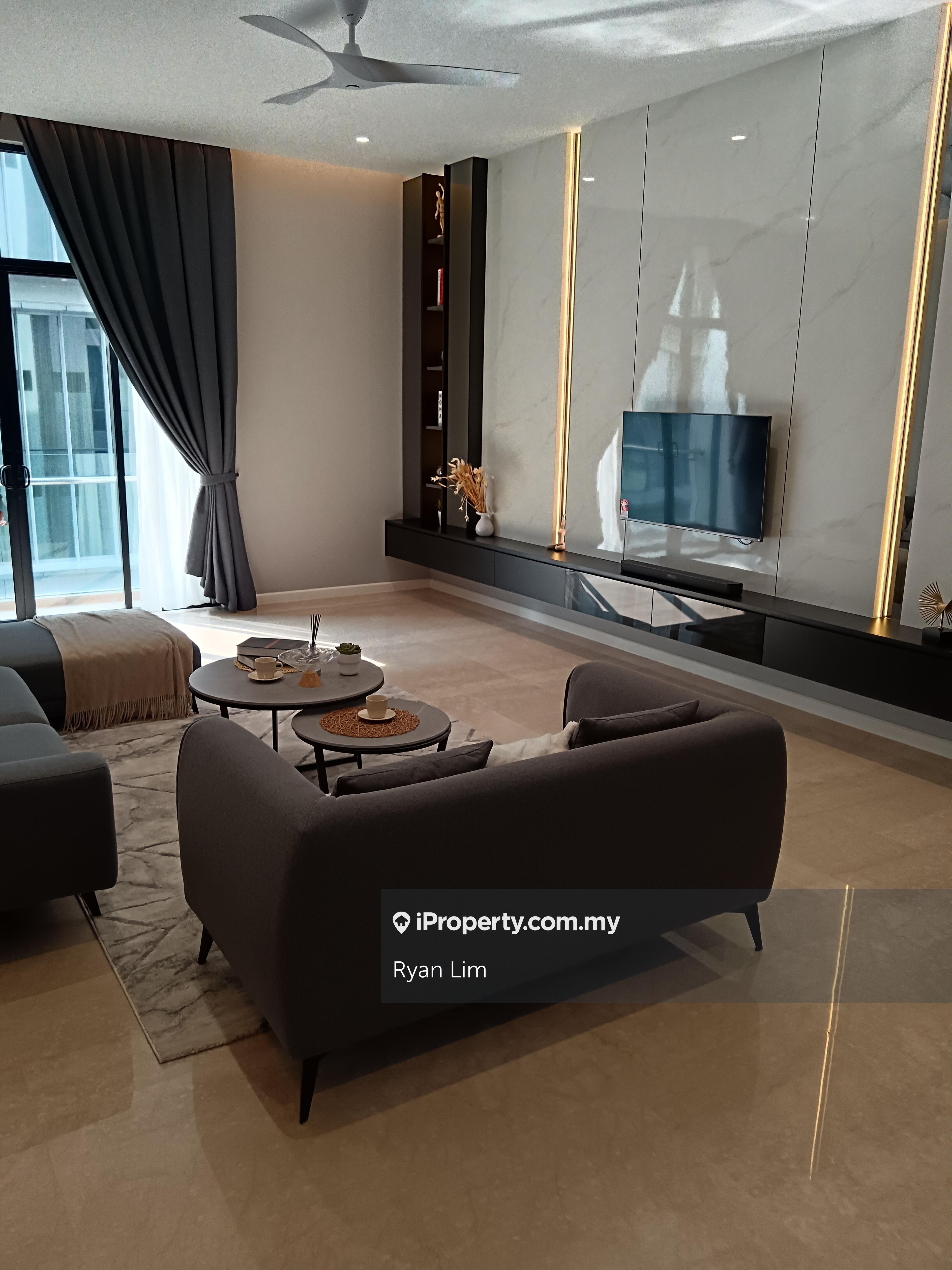 Freehold Luxury Condo, Ready Move in Developer Units, 5 minute to KLCC