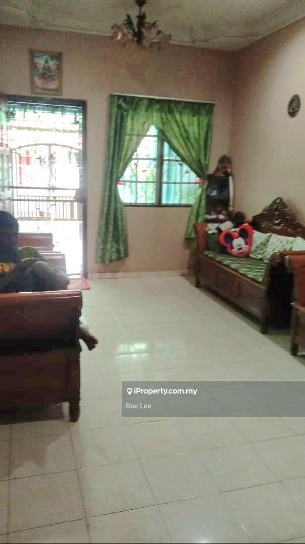Single storey terrace with extended kitchen