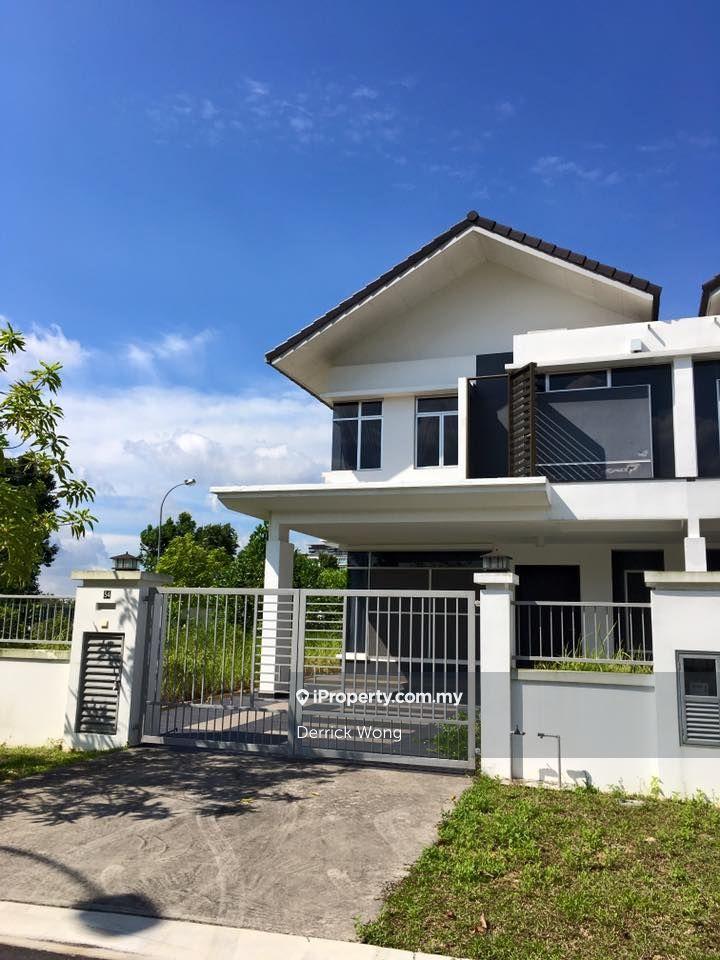 End lot superlink/ South facing/ Sireh park at back/ Limited unit