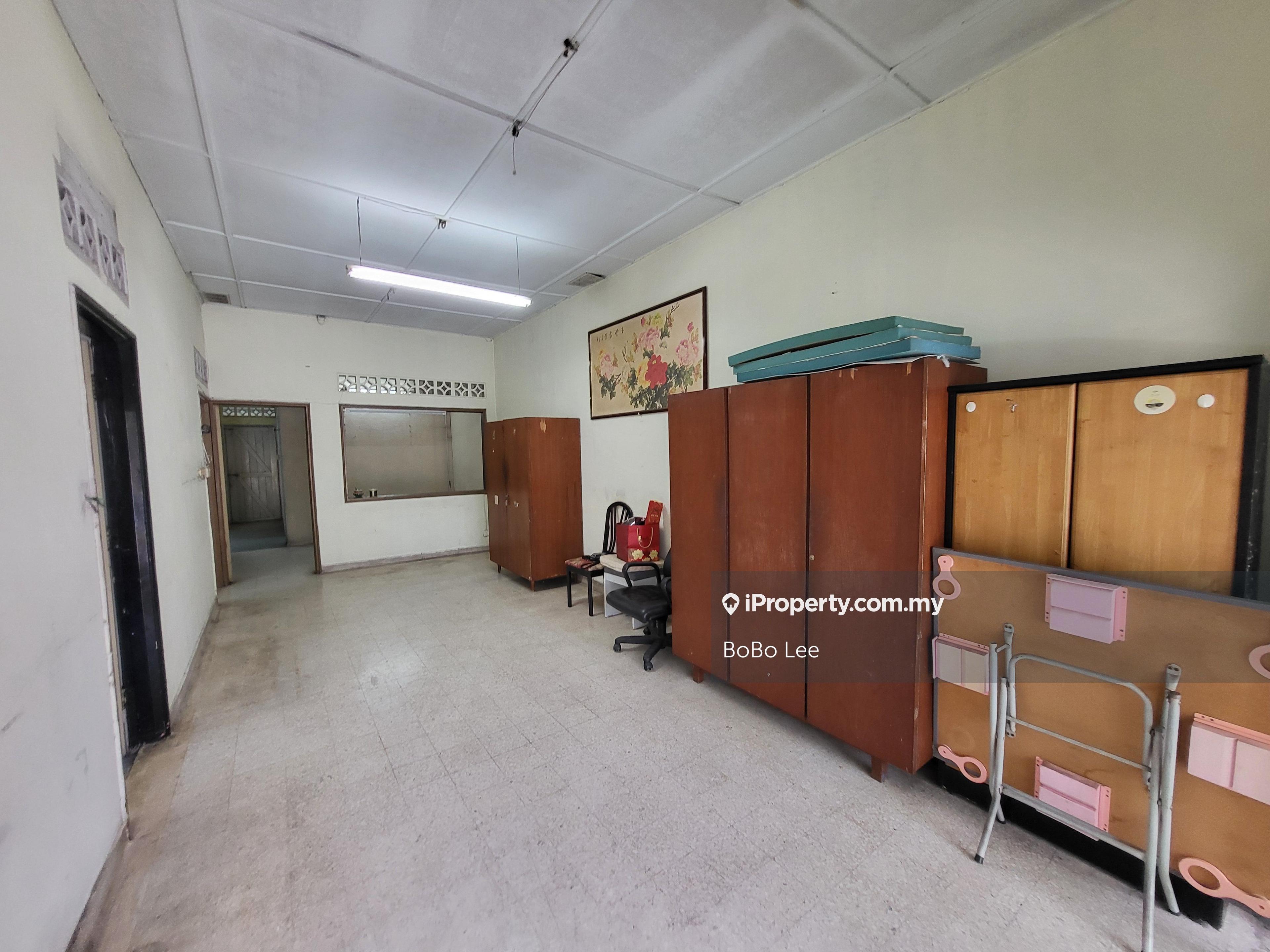 Oug / Happy Garden Single Storey Terrace House Biggest Layout for Sale