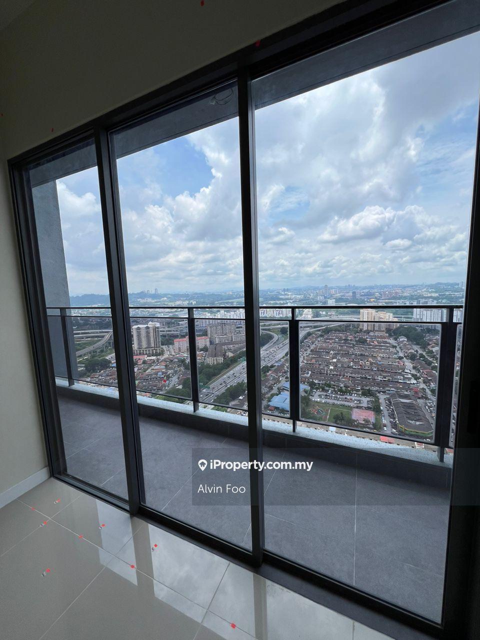 Spacious Unit @ 8th & Stellar, Sri Petaling For Sale