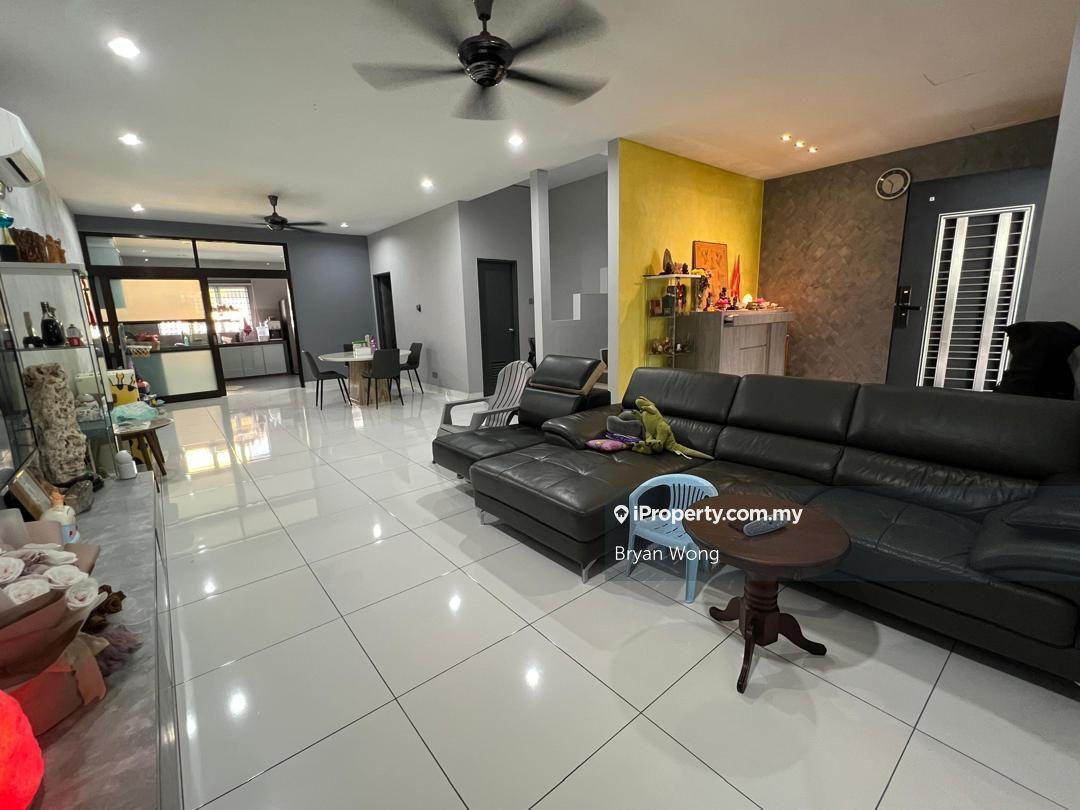 Fully renovated & 2 min exit highway
