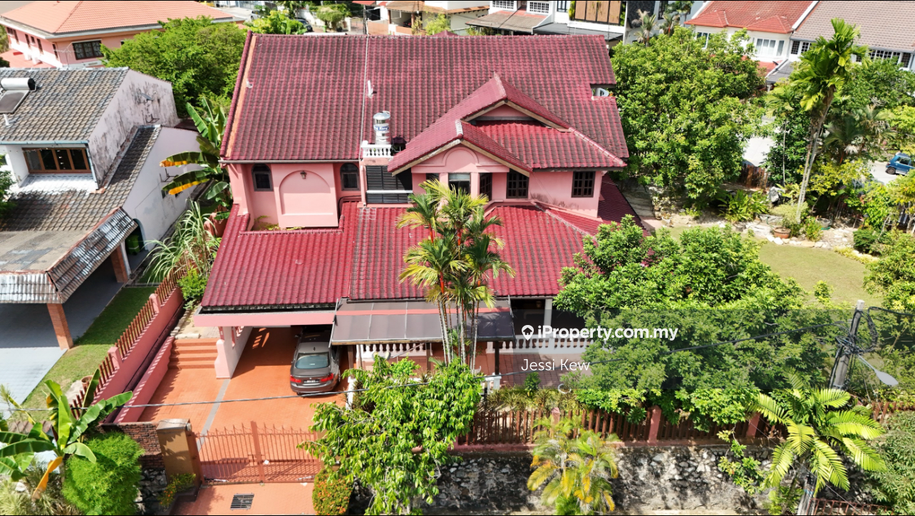 Corner Bungalaw with huge land