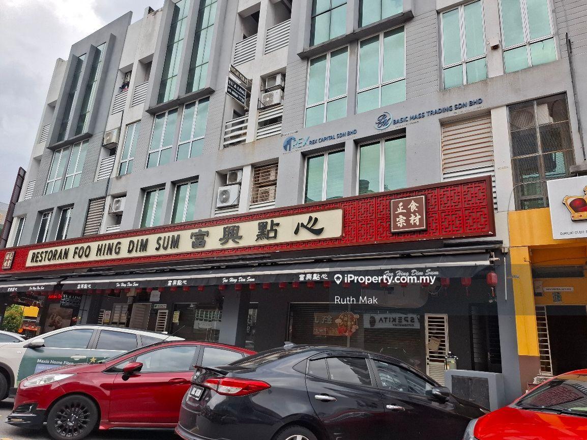 Ground floor shop for rent and puteri 2