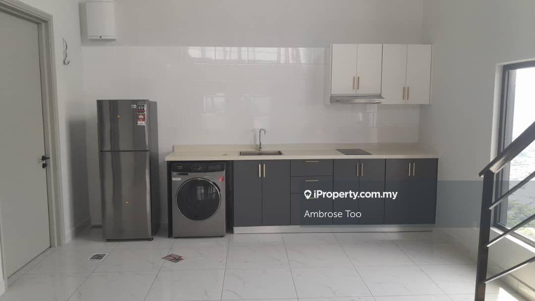 This is duplex corner unit 2room2bath 1carpark partly furniture
