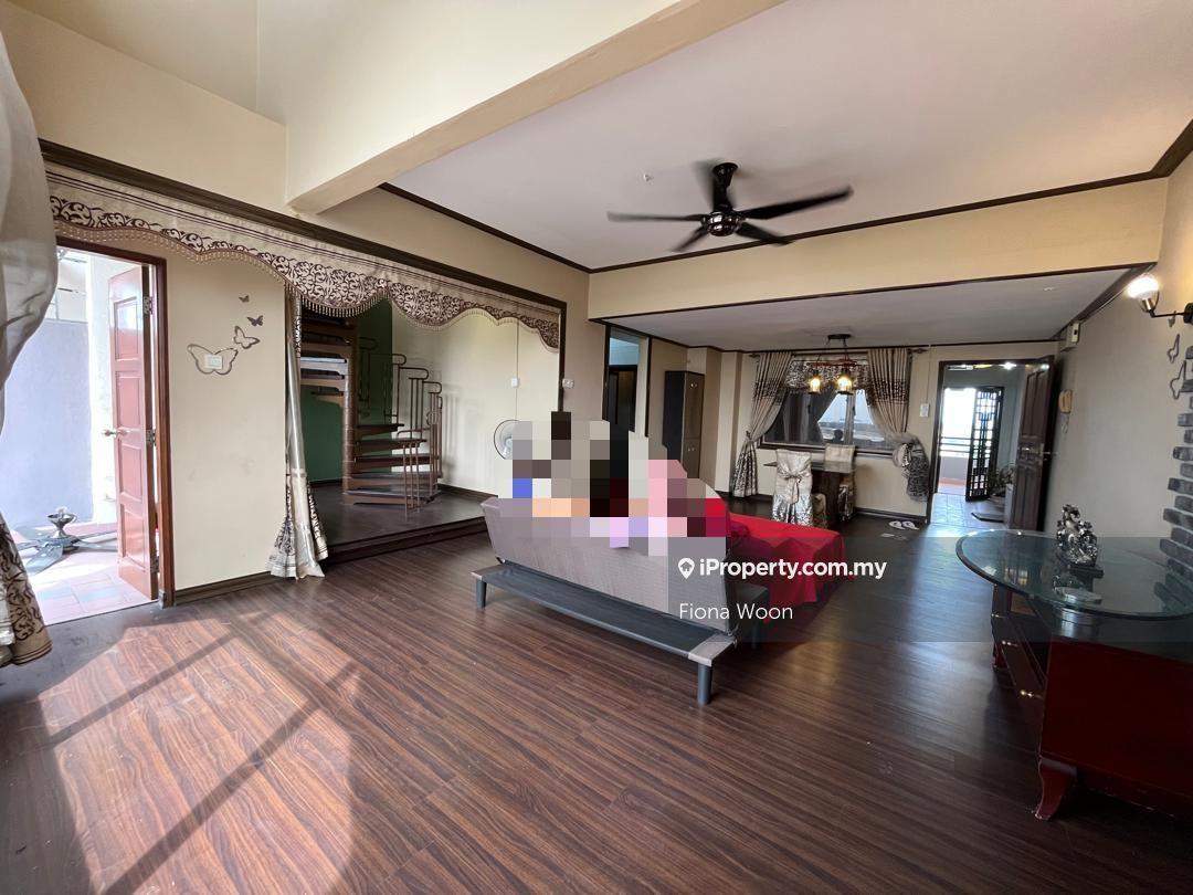 Freehold Gated Guarded, Limbongan Golden Coast Condominium For Sale