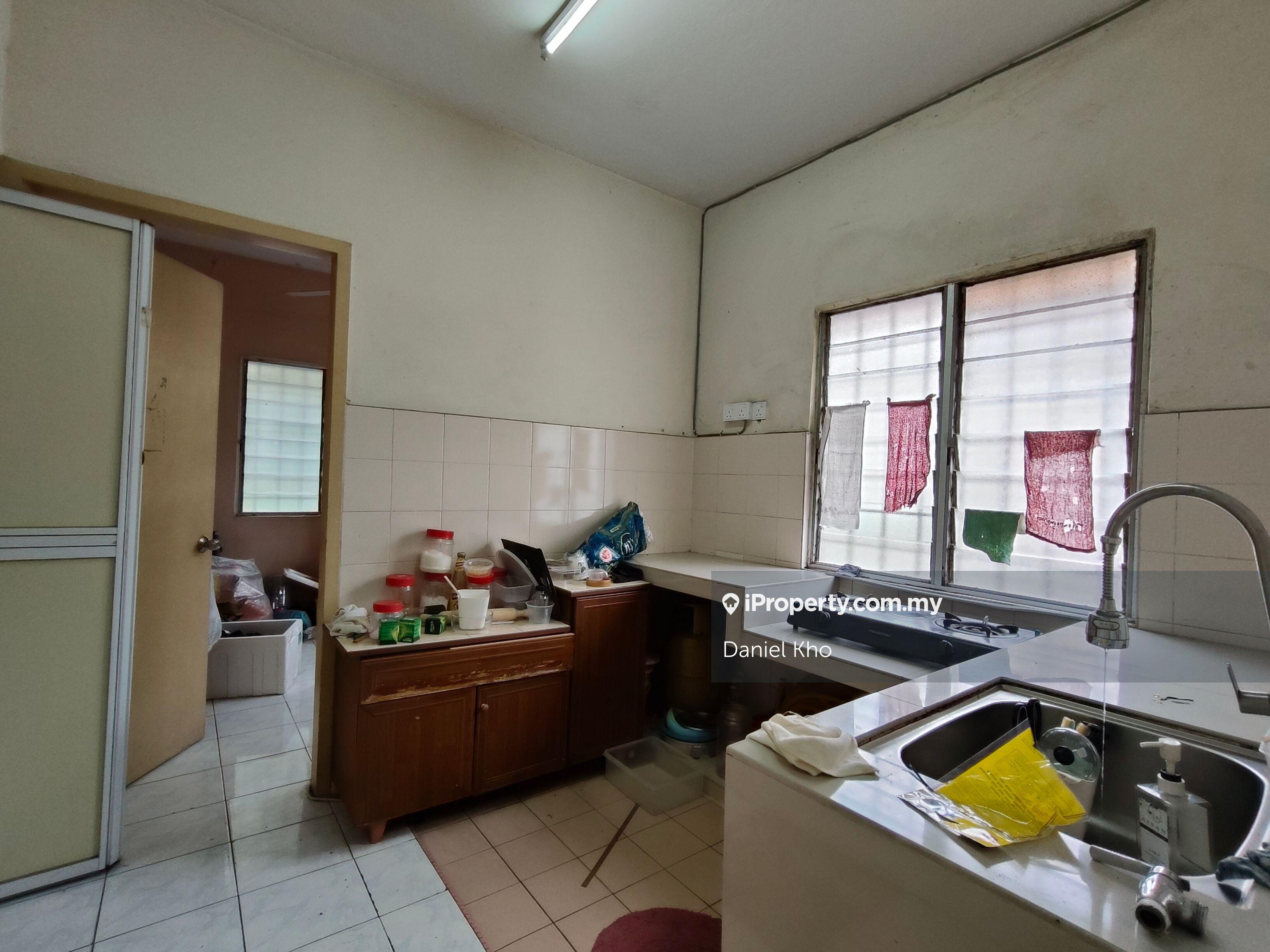 First Floor Air cond Renovated Kitchen table top near Burger King