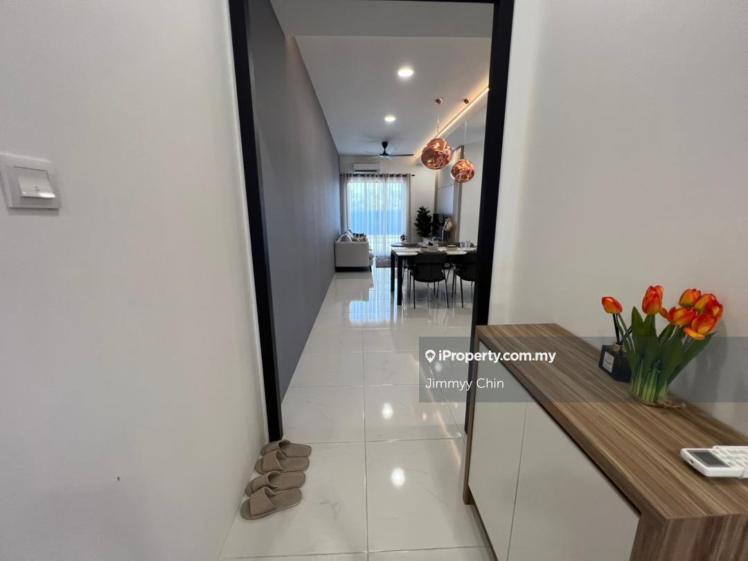 Neu Pendington 2 bedroom