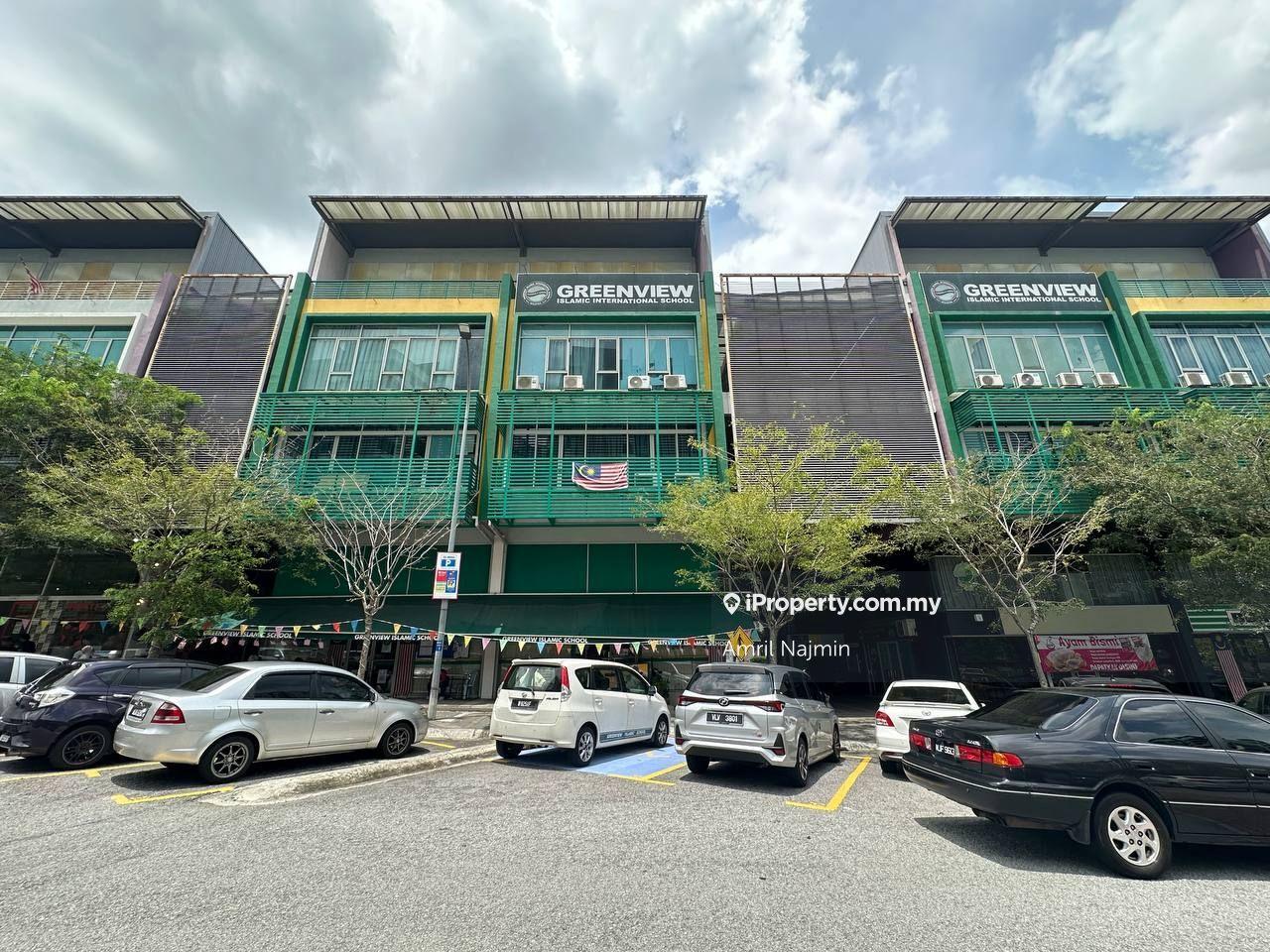 Enbloc shop office freehold