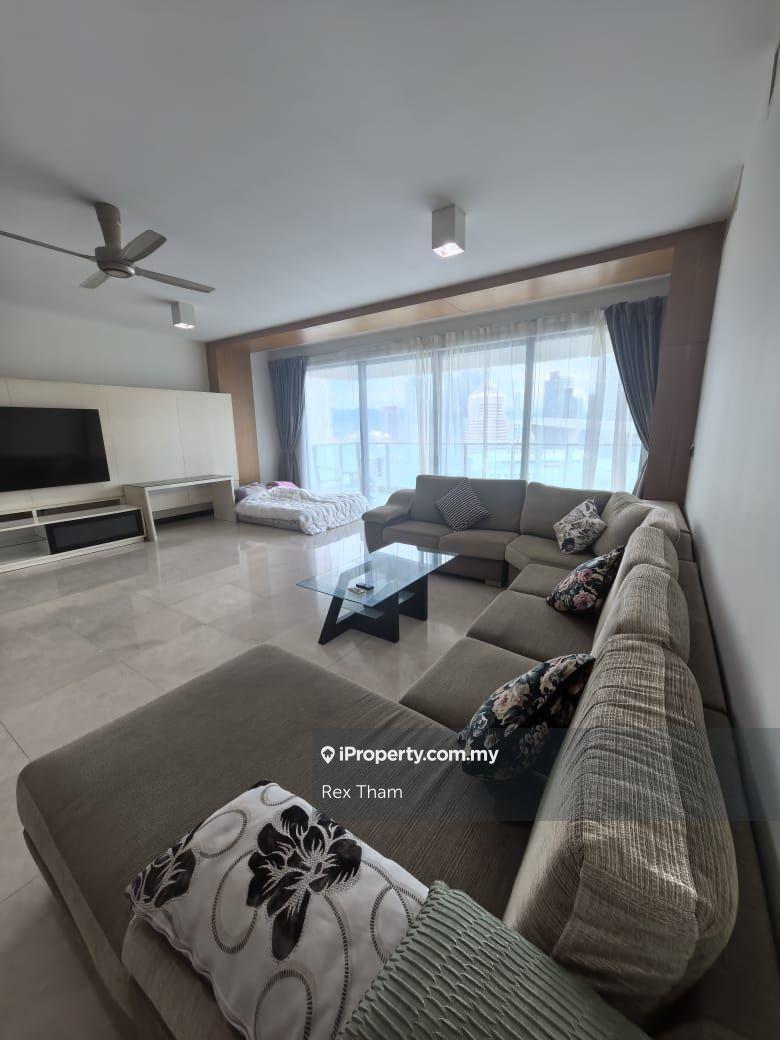 Huge Unit For Sales In KLCC Well Maintained Condition 