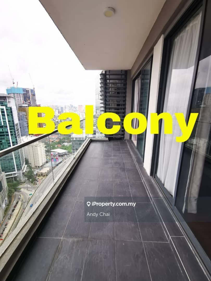 Balcony unit nearby MRT and LRT