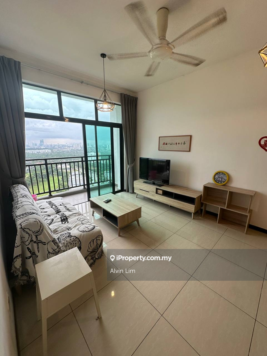 Molek Regency/ Near Ciq/ 2bed 2bath/ Good Condition/ Golf View/ Cheap