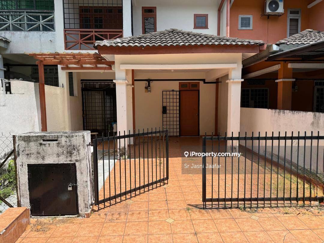 Freehold Double Storey Terrace Jalan Mawar Bukit Beruntung, Rawang