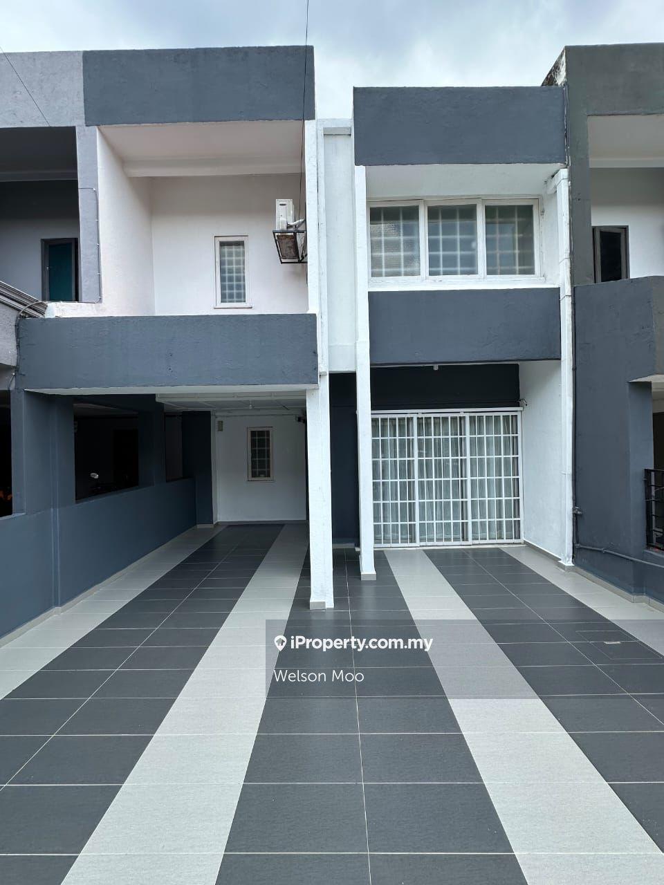 Double Storey Terrace @ Freehold @ Renovated