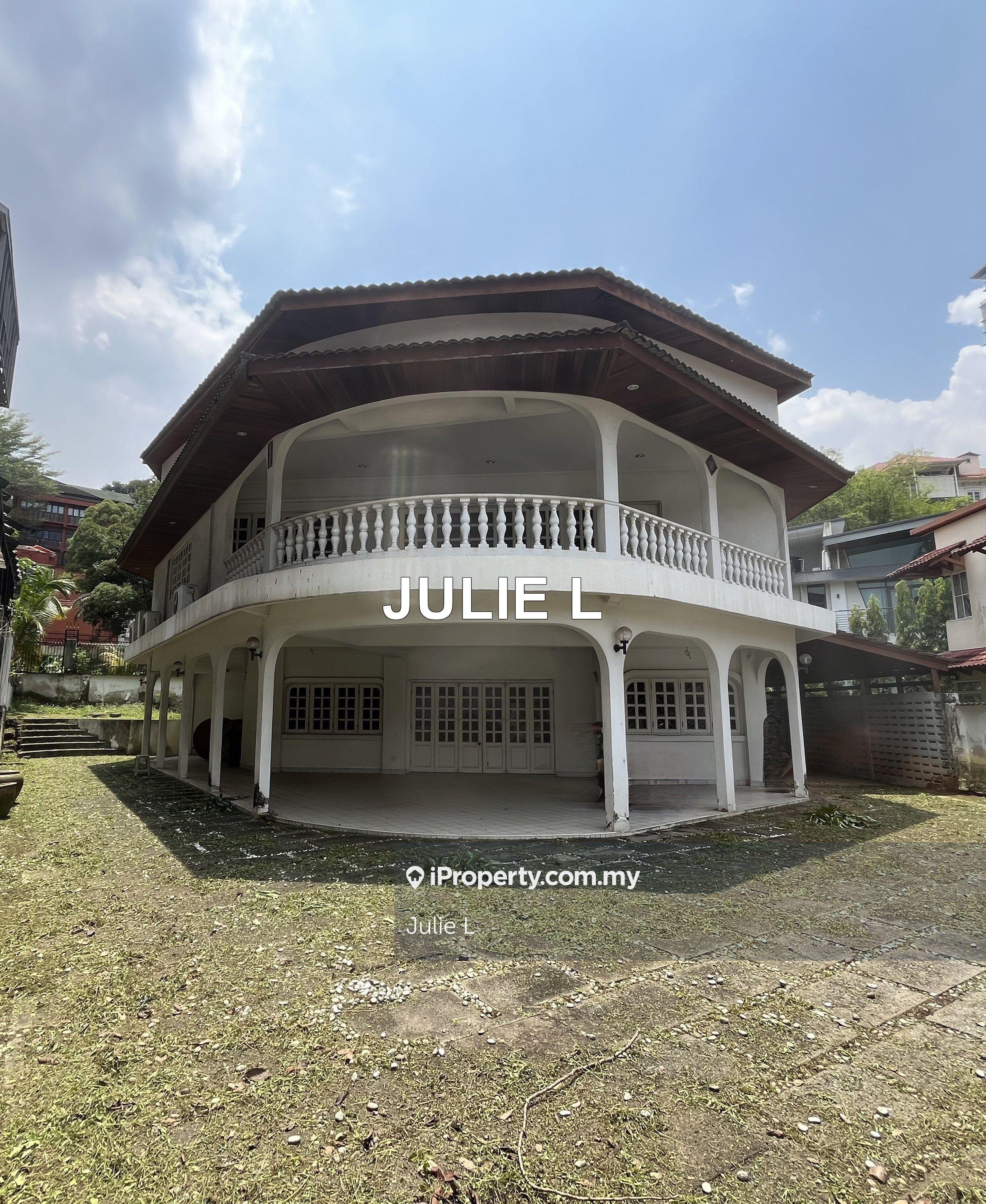 Price below market! Home with big space and garden. Renovate/rebuild. 