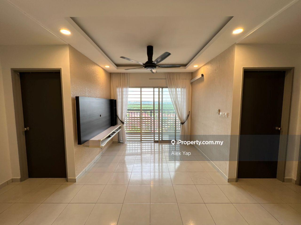 Laguna Biru 2 Apartment!! Renovated Unit!! 1 Car Park!!