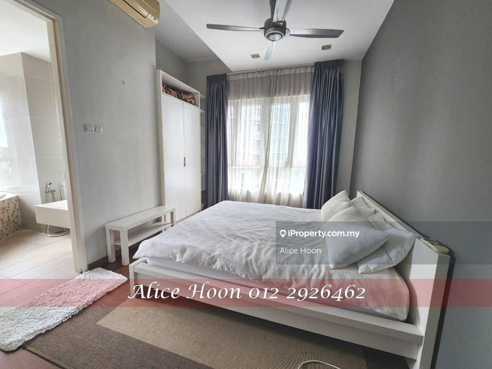 Special unit with private lift/Exclusive condo/0.4km to LRT/Well kept.