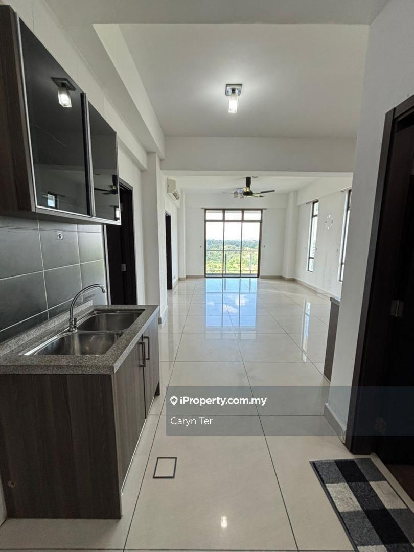Corner unit - Middle floor - Partial furnished - Facing East