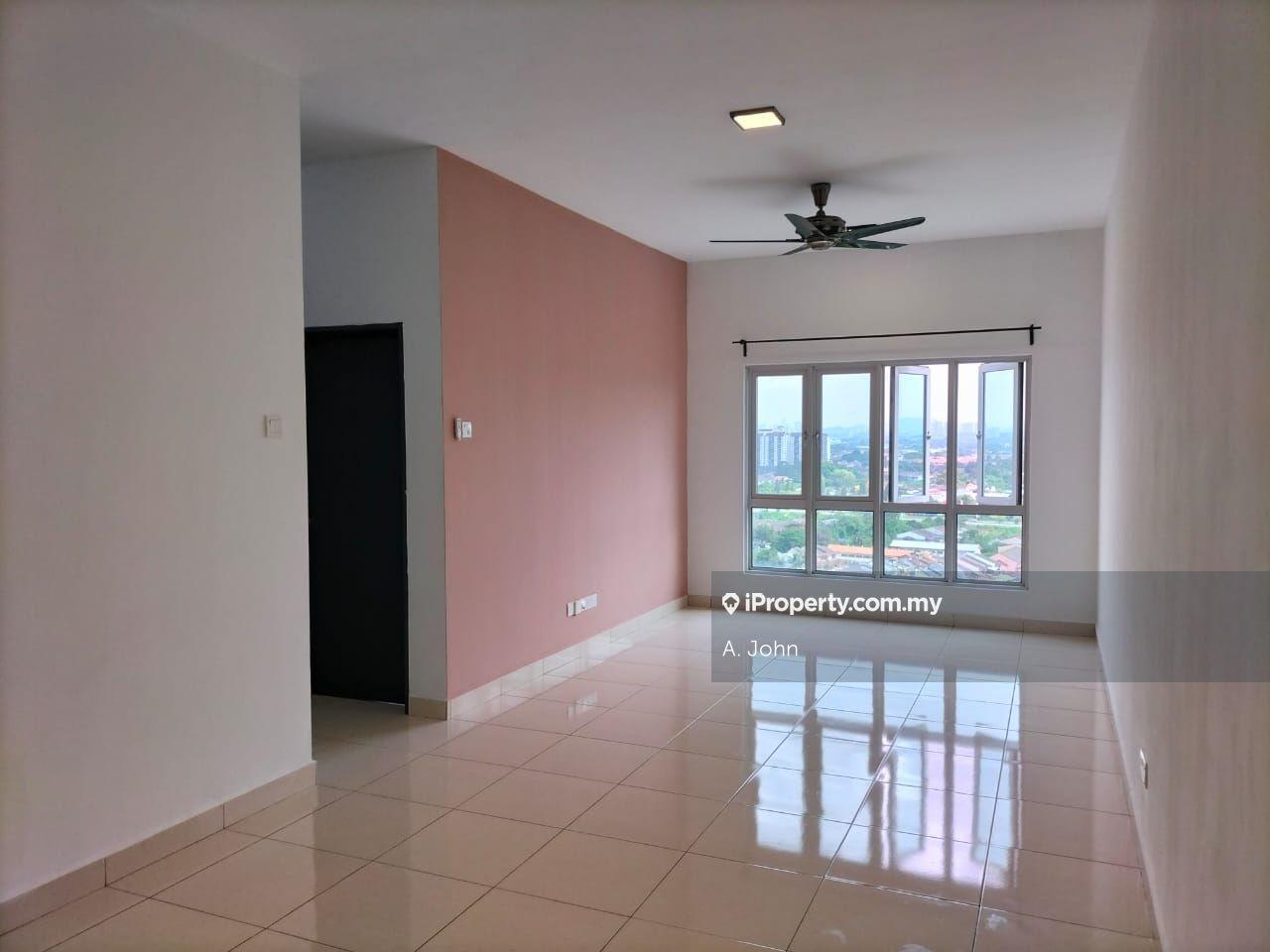 855sf, Freehold, Near Ktm & Mrt, Well kept, New Paints