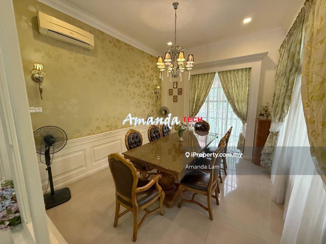 D'Residence, a luxury 3- storey twin-villas near Queensbay for sale.
