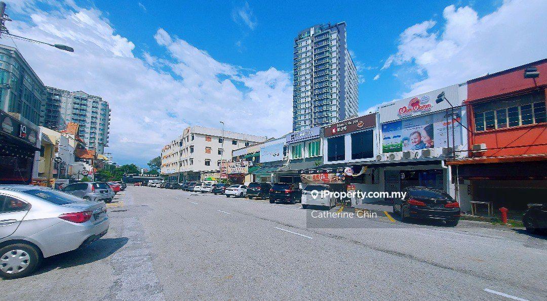 Persiaran Greenhill Crowded Business Area