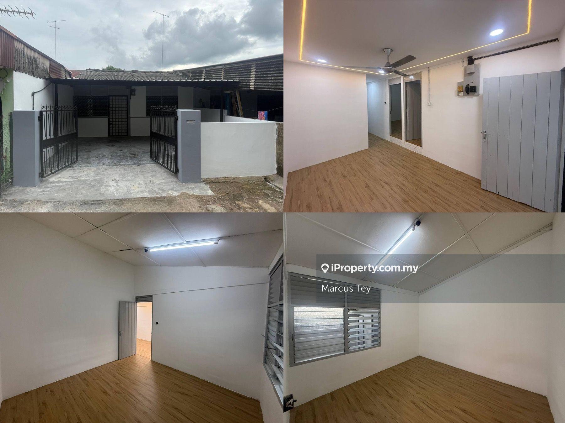 End Lot/1 storey Low Cost/Full Loan/Renovated/Taman Selatan Yong Peng