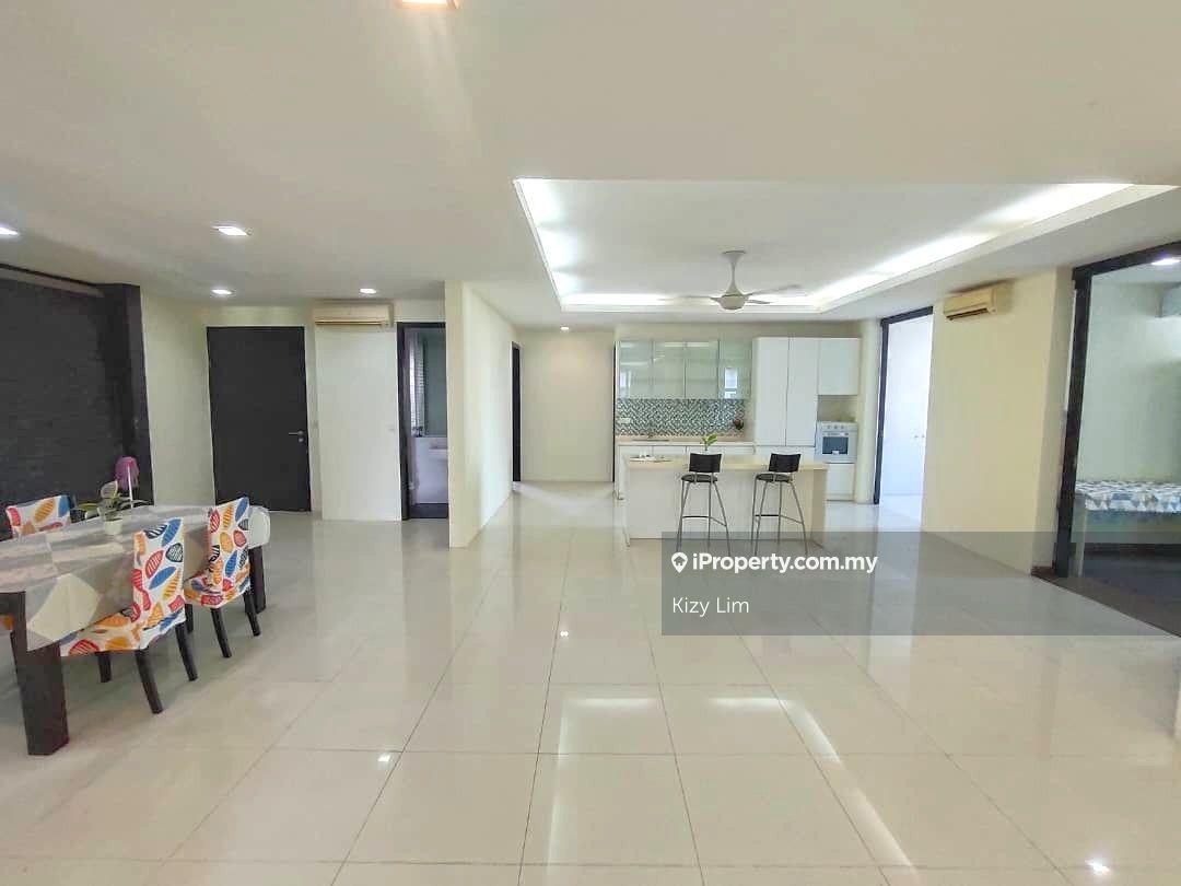 Spacious Unit with Nice View