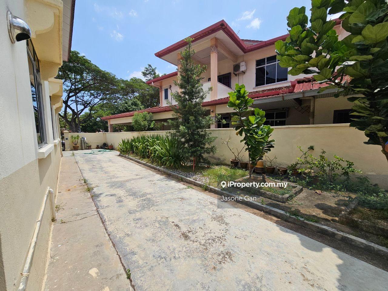 Below Value 2 Stry Freehold Extra Land Facing Padang Non Bumi For Sale